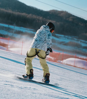 滑雪初体验 VLOG 1 | 能站着滑一段是不是代表很有天赋